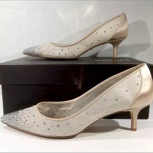 Badgley Mischka Felicity kitten heel size 8.5. Never worn. Beautiful!